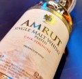 AMRUT PEATED INDIAN SINGLE MALT WHISKY CASK STRENGTH 0,05L + PUSZKA
