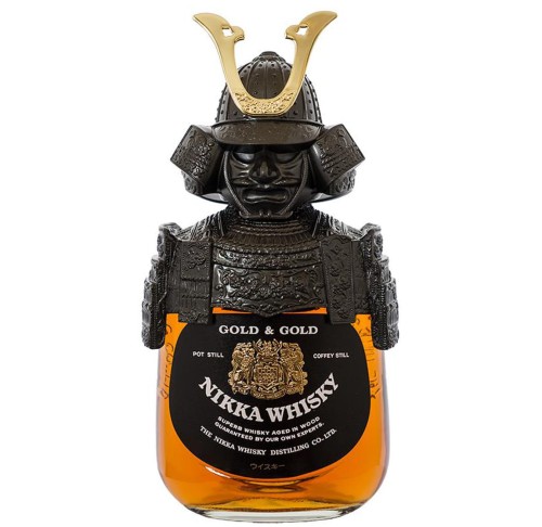 NIKKA GOLD &amp; GOLD KABUTO SAMURAI WHISKY 0,7L