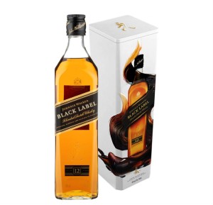 JOHNNIE WALKER BLACK LABEL WHISKY 0,7L + PUSZKA