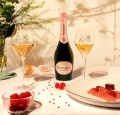 SZAMPAN PERRIER JOUET BLASON ROSE 0,75L + KARTONIK