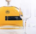 TORUŃSKA - ŚLIWOWICA POLSKA 0,7L + DREWNIANA SKRZYNIA
