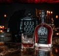 VON PAYNE BLACK BLENDED WHISKEY INFUZOWANA CZARNĄ PORZECZKĄ 0,75L