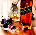 JOHNNIE WALKER BLACK LABEL WHISKY 0,7L - 2 SZKLANKI + KARTONIK