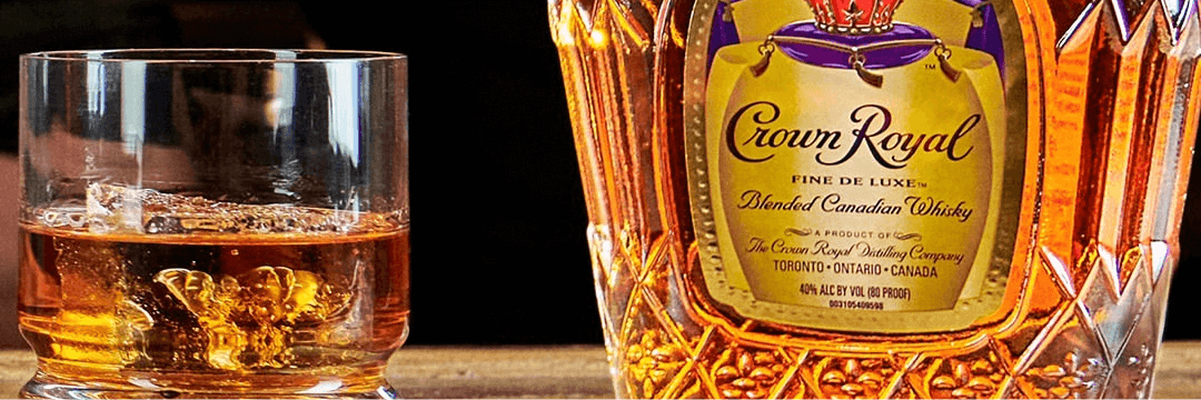 Whisky Crown Royal pięknie wyprofilowane dno butelki