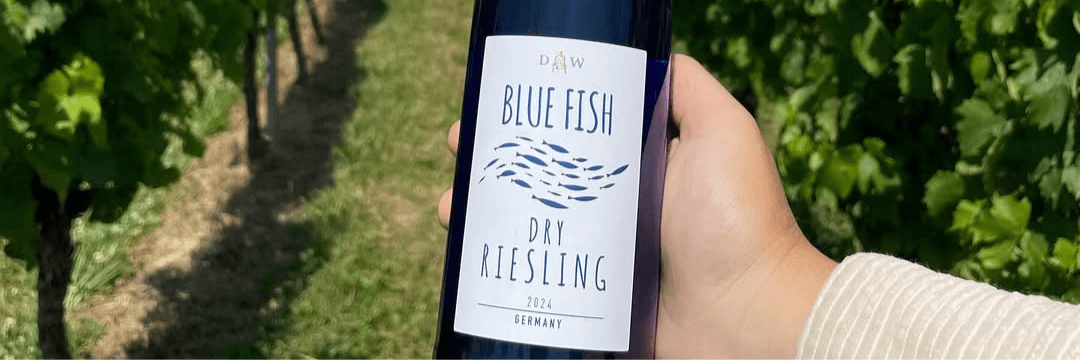 WINO NIEMIECKIE BLUE FISH DRY RIESLING PFALZ BIAŁE WYTRAWNE 0,75L DOZA WYTRAWNOŚCI NA LATO